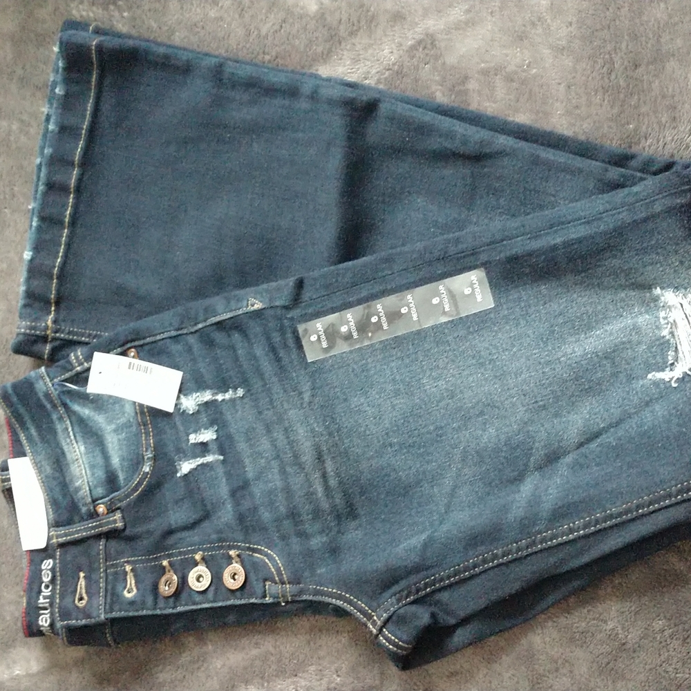 Maurices jeans